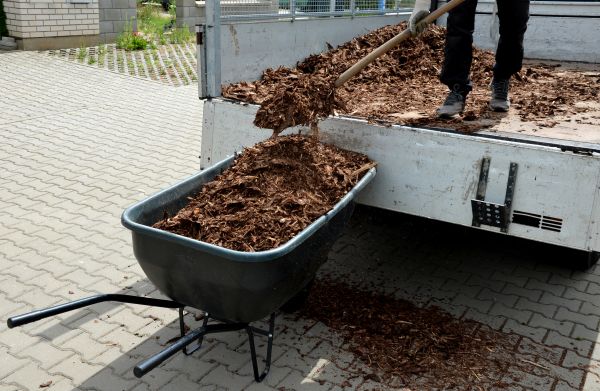 Bulk Mulch Delivery in Utica
