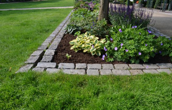 Flower Bed Mulching in Utica